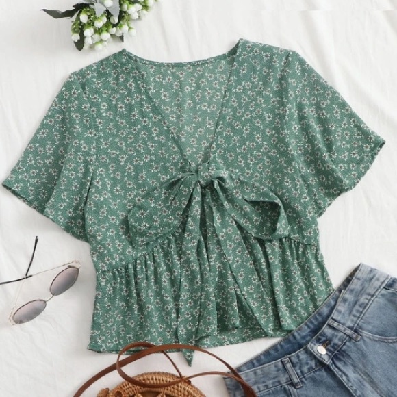 SHEIN flutter tie cute crop top - Picture 2 of 3